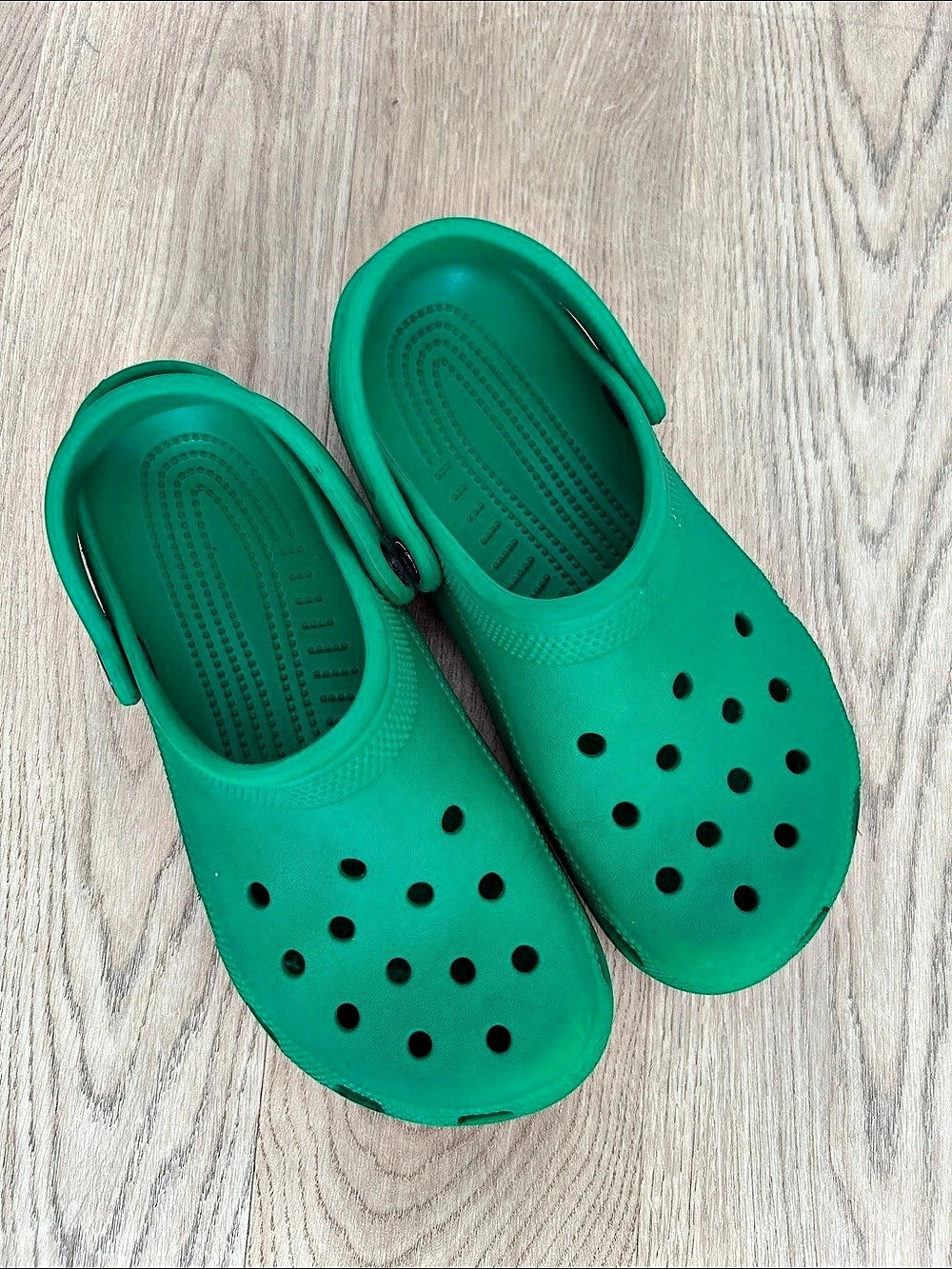 Crocs Classic Green Clogs Women’s 8 Men’s 6